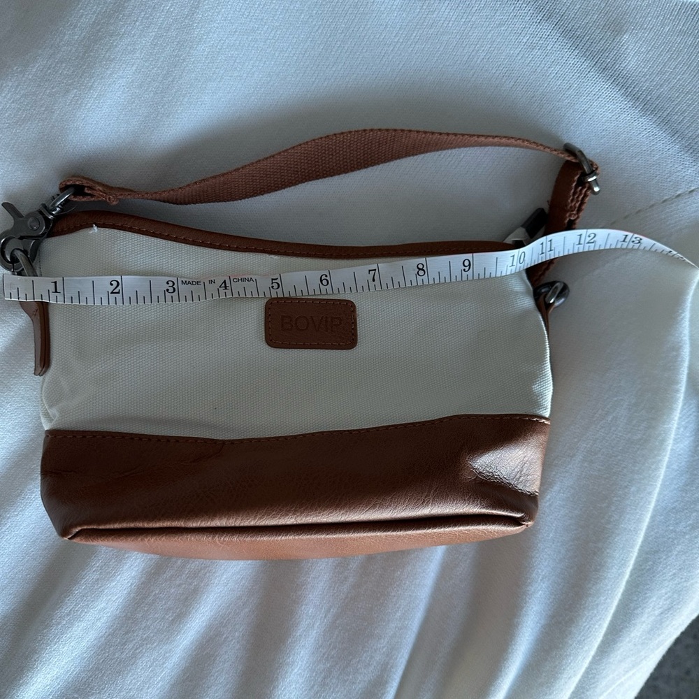 Adjustable strap crossbody bag- New! - Picture 4 of 7